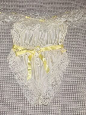 Vintage 80’s Off The Shoulder Teddy Lace Romper Lingerie Ruffles Satin Boudoir